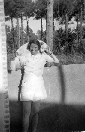 Elsy Sutter-Hess mit Hund Teheran 1937