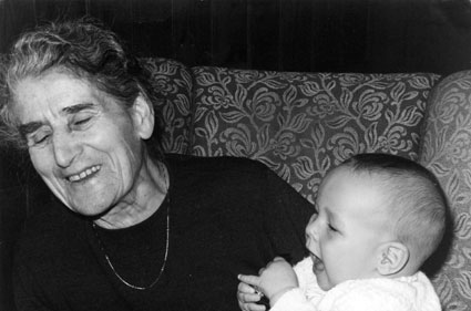 Emma Sutter-Wirth mit Daniel Niederteufen 1968