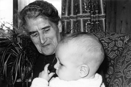 Emma Sutter-Wirth mit Daniel Niederteufen 1968