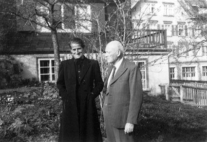Emma und Ulrich Sutter-Wirth Niederteufen Ostern 1952