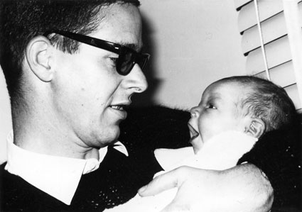 Erich Sutter-Kugler mit Daniel 3 Tage alt Klinik Dr. Stricker Lima 1967