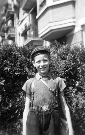 Erich in Wölfliuniform Markusstr. 14 Zürich ca. 1950