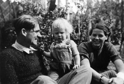 Familie Sutter-Hess mit Ueli Teheran April 1940