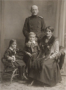 Ulrich und Emma-Sutter-Wirth mit Heidi und Erich 1916