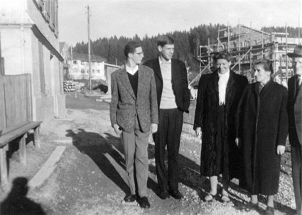 Familie Sutter: Erich, Ueli, Elsy, Emma, Ulrich Niederteufen ca. 1958