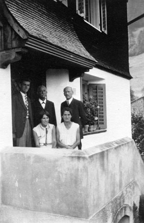 Familie Sutter-Wirth mit Erich, Sebastian, Ulrich, Heidi und Emma Sutter Versam 1929