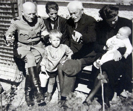 Ulrich und Emma Sutter-Wirth, Sebastian Sutter-Juon, Elsy Sutter-Hess mit Ueli und Erich Versam 1941