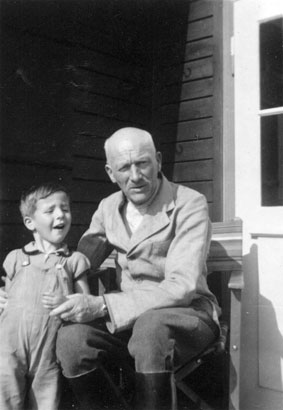 Ulrich Sutter mit Enkel Erich Niederteufen 1940er