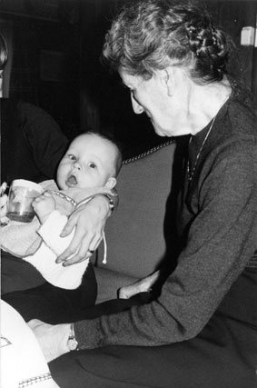 Emma Sutter-Wirth mit Daniel Niederteufen 1968